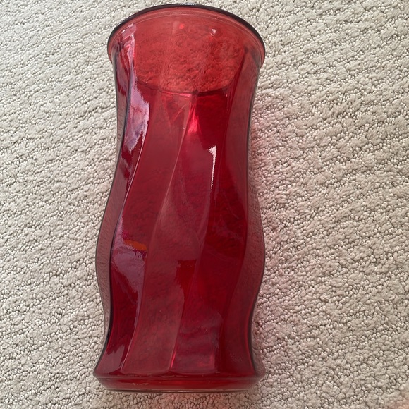 Red Vase - Picture 6 of 6